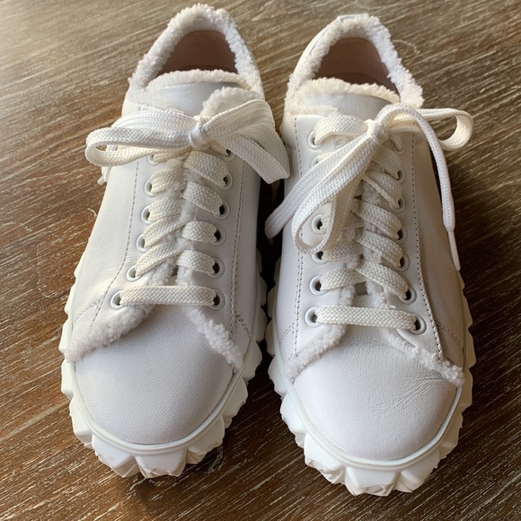 Stuart Weitzman Fringe Coverstory - Picture 2 of 14